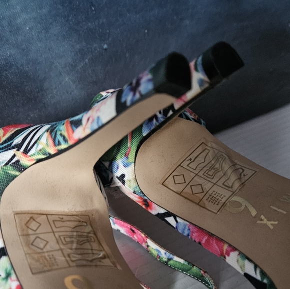 Mix No. 6 Women's Floral Heels EUC - Picture 5 of 8